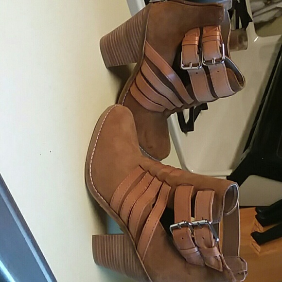 Suede boots - Picture 2 of 4